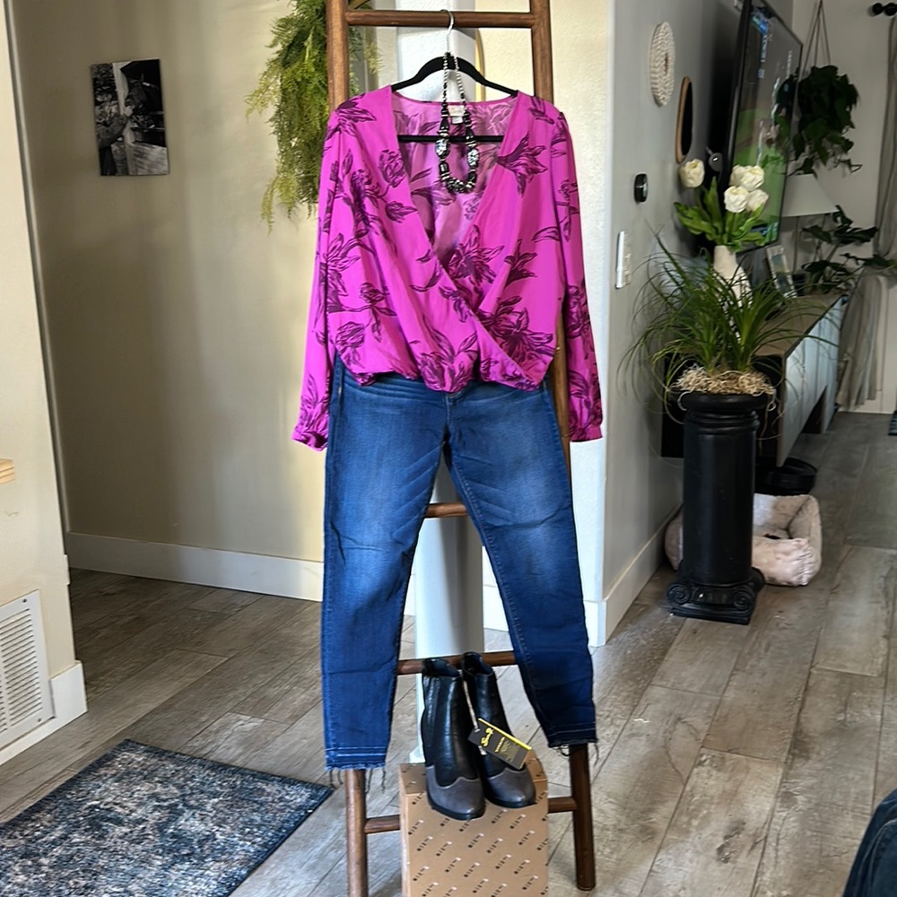Outfit- jeans, boots , top